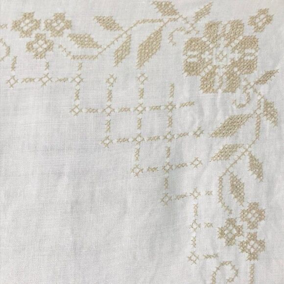 Tablecloth Vintage Cotton Cross Stitch 46'' x 50" - Picture 3 of 5